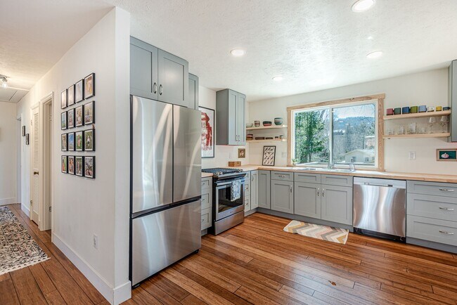 Foto del edificio - Unfurnished Beaverdam Home - All One Level