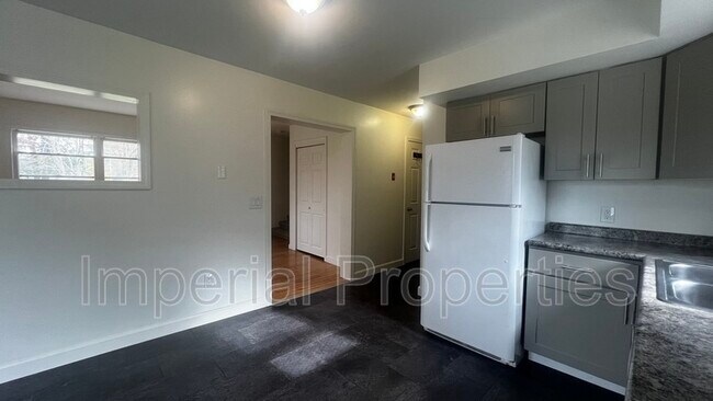 Building Photo - 945 Salmon Falls Rd