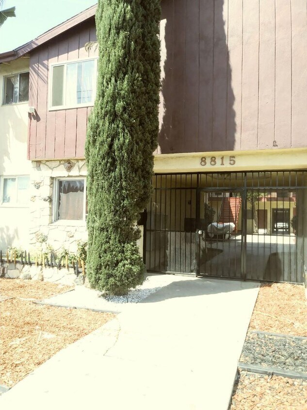 Building Photo - Beautiful Apartment in Panorama City