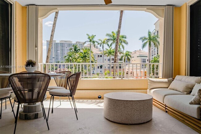 Foto del edificio - 725 Crandon Blvd