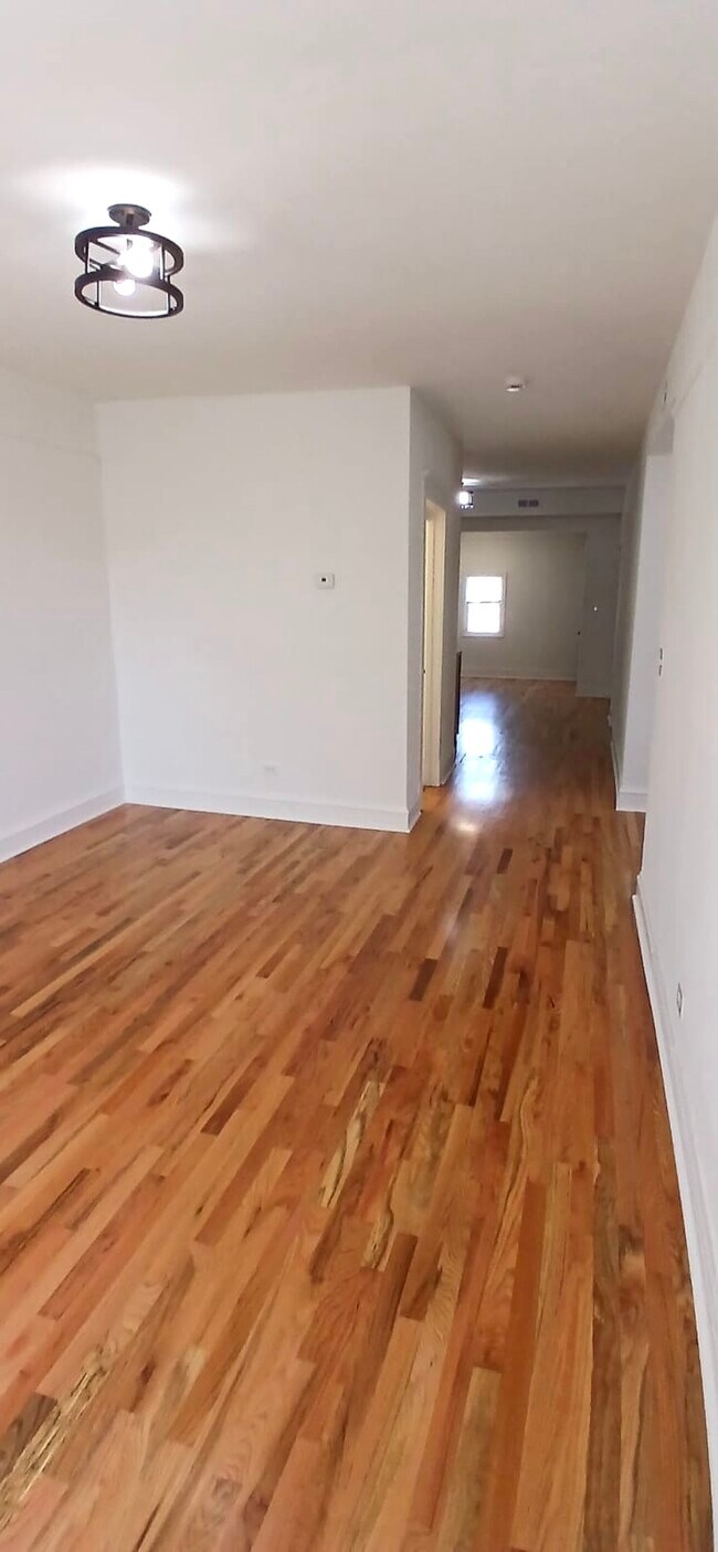 Building Photo - 2026 N Kedvale Ave