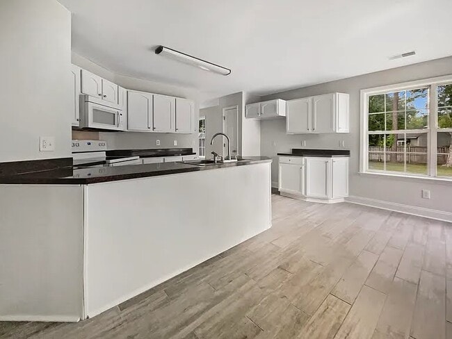 Building Photo - 848 Black Knight Dr