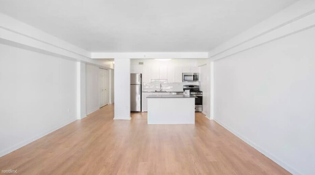 Foto del edificio - Studio, 1 bath  - 10 Emerson Pl # 100