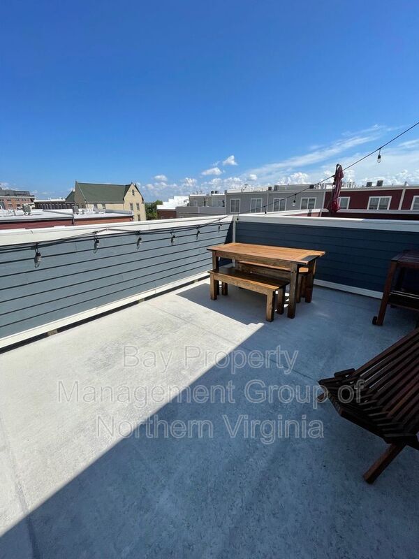 Building Photo - 724 Annie Rose Ave