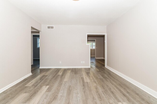 Building Photo - 7116 Nathan Hale Way