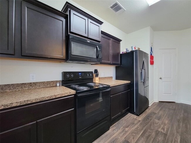 Building Photo - 17119 Sugar River