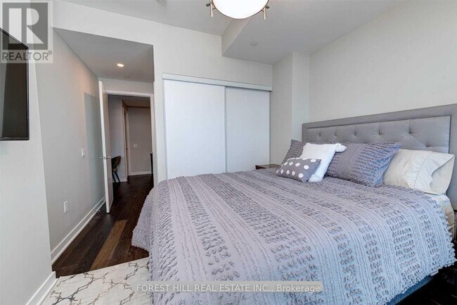 Building Photo - 115 Blue Jays Way