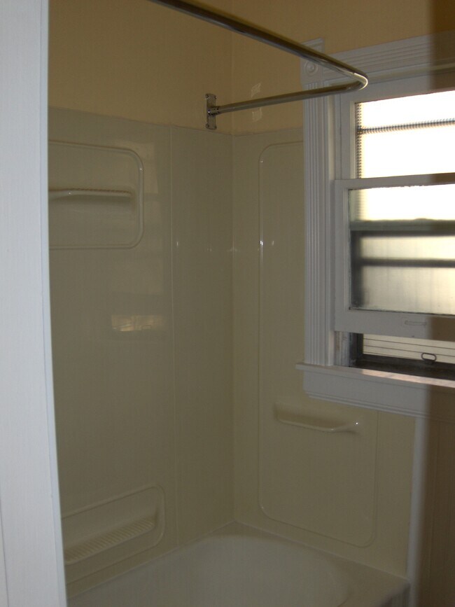 Foto del edificio - 2429 1st Ave S