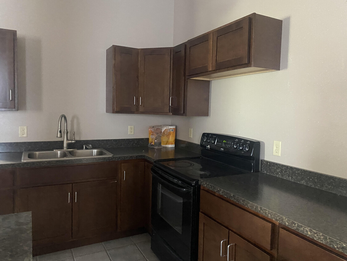Kitchen - 385 Eagle St