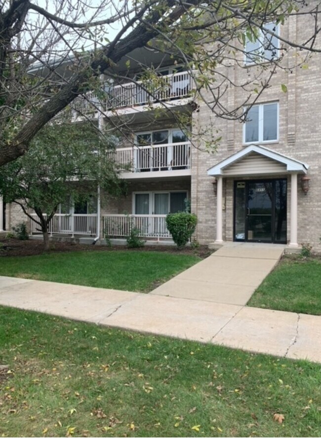 6455 S Normandy Ave Unit 1S, Chicago, IL 60638 Condo for Rent in