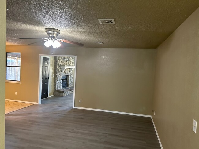 Building Photo - 933 Windsor Ct