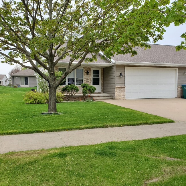 Single level ranch with small yard - 3672 Terri Ln