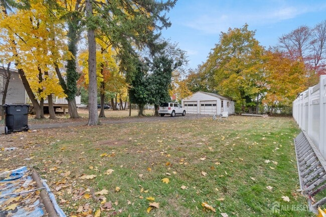 Building Photo - 427 Benner St