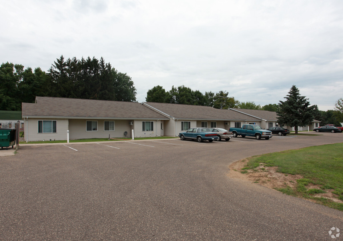 Primary Photo - Oakview Apartments