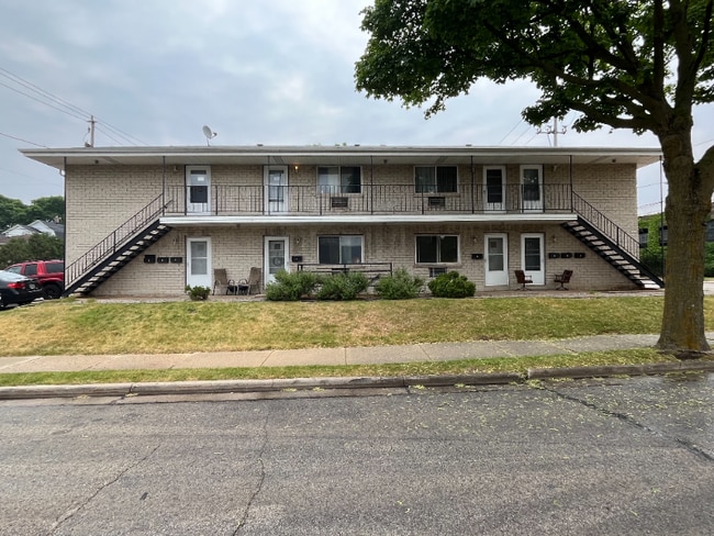 Building Photo - 1828 S 63rd St