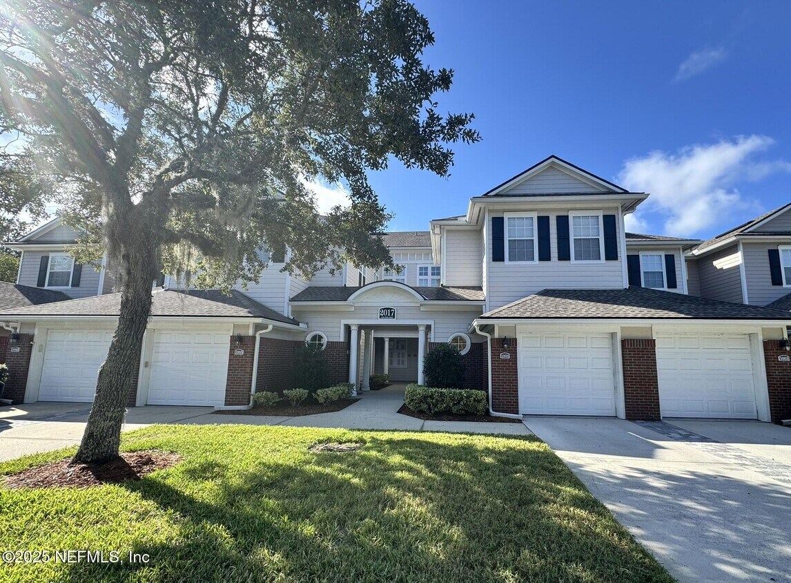 Foto principal - 2017 Pond Ridge Ct