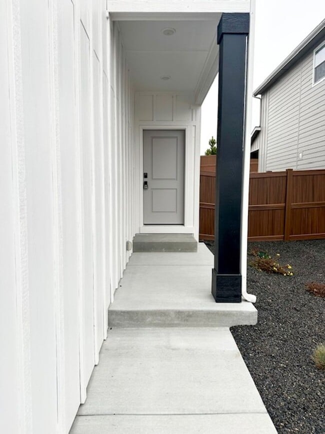 Building Photo - Prioritize comfortable living in this CBH home built in 2024!