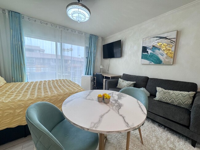 Building Photo - Luxury Studio in Yacht Club Condominium Co...