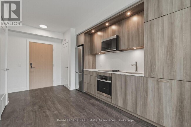 Photo du bâtiment - 25 Cordova Ave