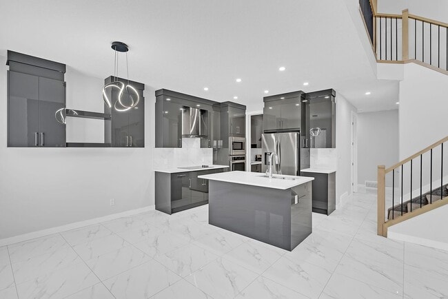 Building Photo - 3522 41 Av