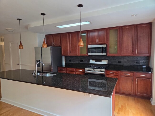 Building Photo - 2220 W Maypole Ave