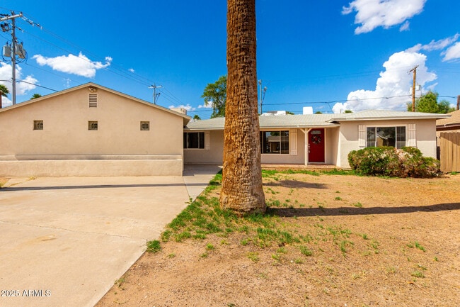 Foto del edificio - 809 N Gilbert Ave