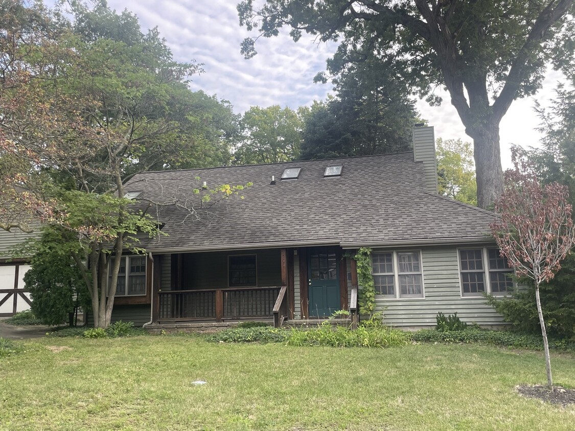 Front View - 500 Robinson St
