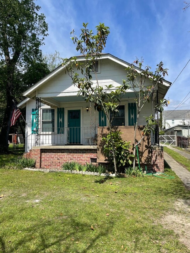 Building Photo - 1006 Buist Ave