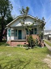 Building Photo - 1006 Buist Ave