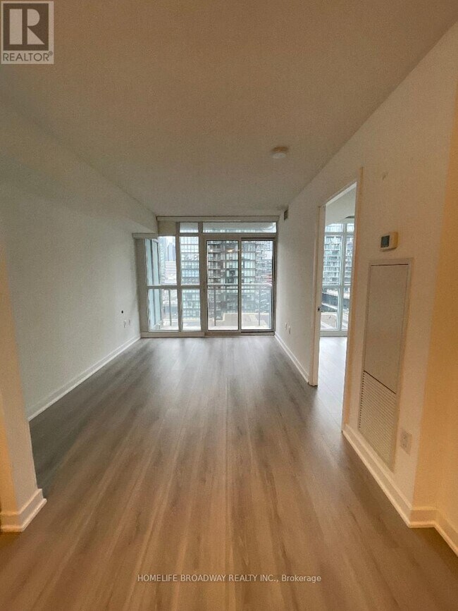 Photo du bâtiment - 15 Iceboat Terr