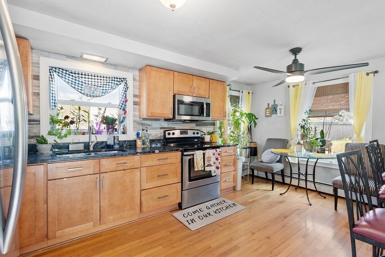 Kitchen/Dinning Combo - 57 June St
