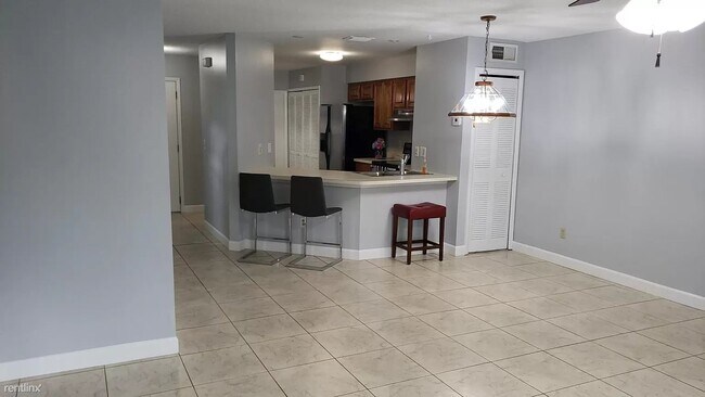 Building Photo - 2 br, 2 bath Townhome - 4891 Walden Cir