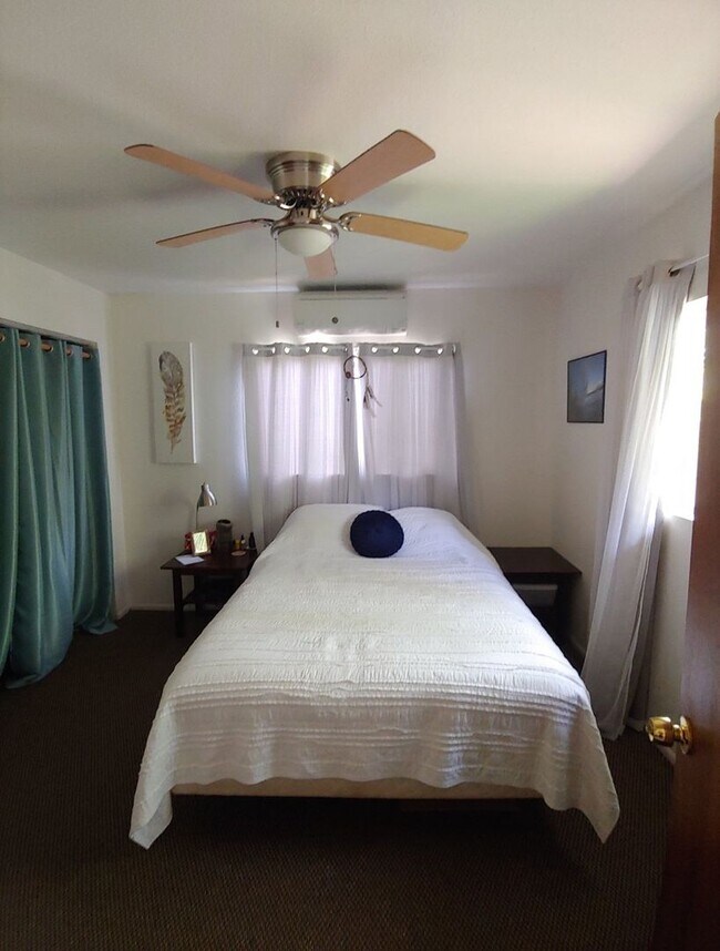 Foto del edificio - Kekaha 3 bed 1.5 bath single-family home