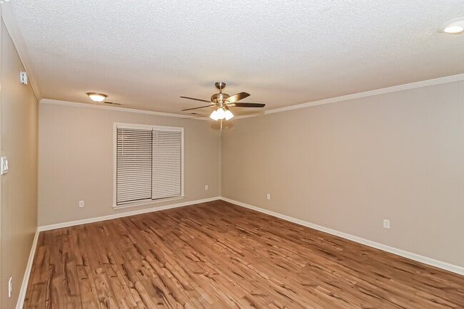 Foto del edificio - 938 Pheasant Hollow Dr