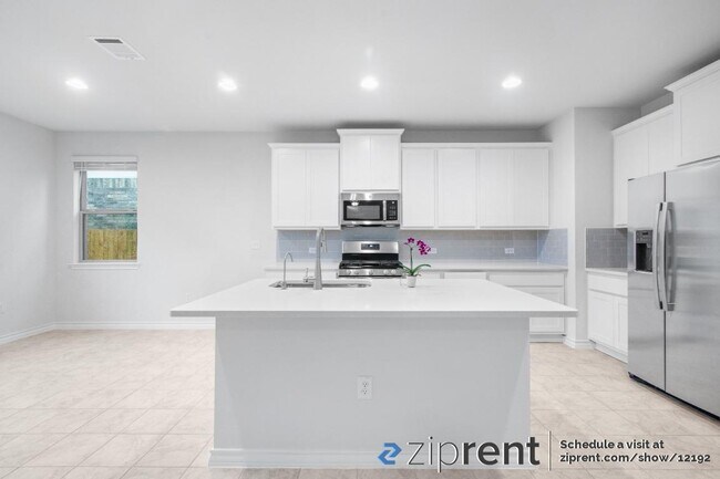 Building Photo - 7601 Albany Dr