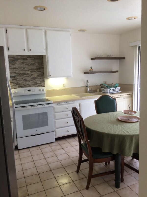 Building Photo - 3210 Caminito Eastbluff
