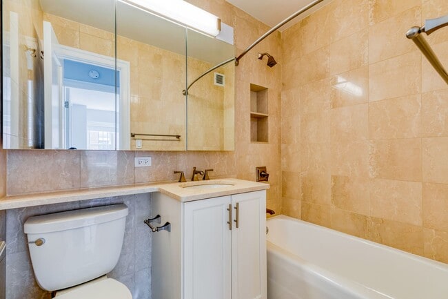 Interior Photo - One Lincoln Plaza