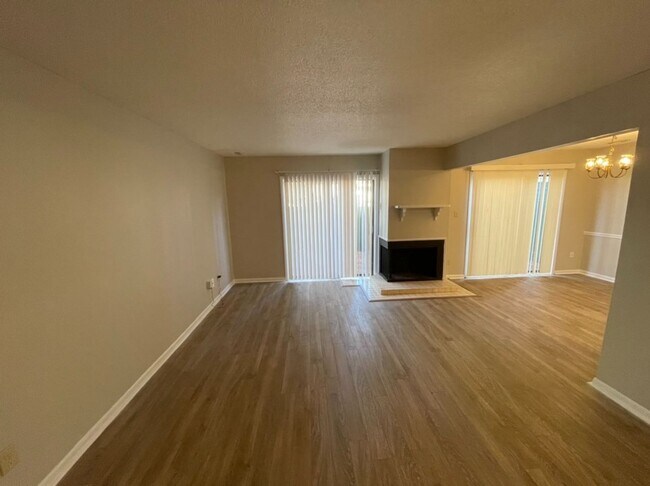 Building Photo - Fantastic 3 bedroom Raleigh Condo