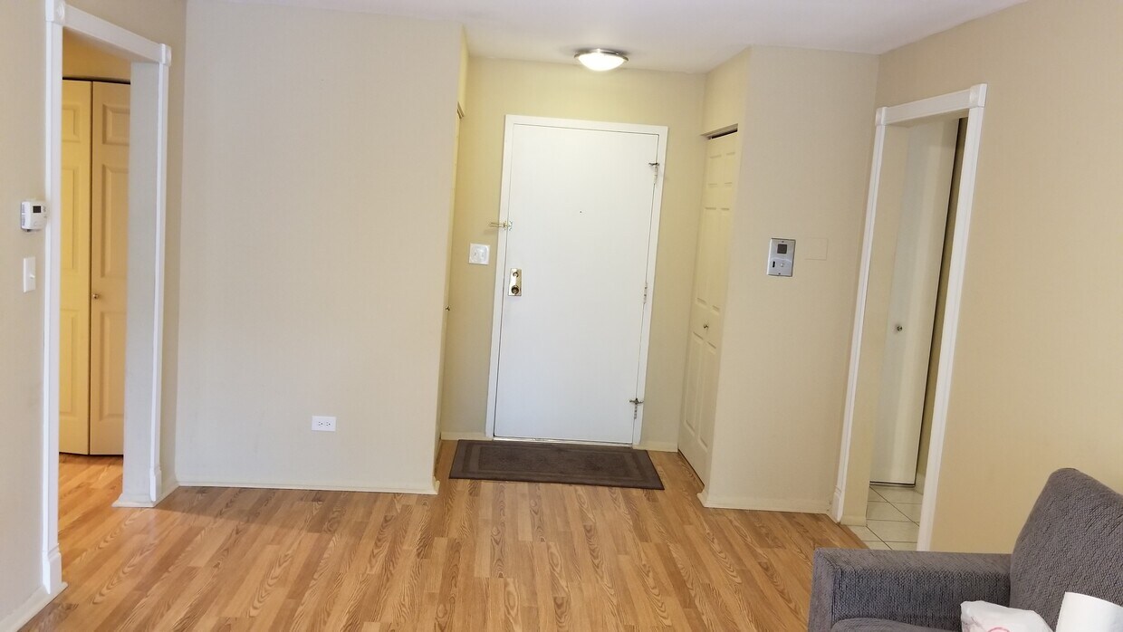 Condo Entance - 904 Ridge Sq