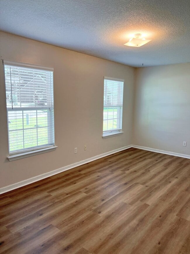 Building Photo - Spacious 4-Bedroom Home with Loft & Flex r...