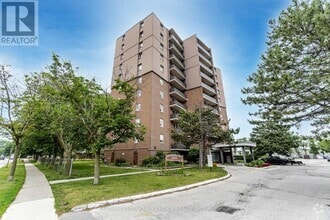 Building Photo - 3065-3065 Queen Frederica Dr