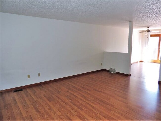 Building Photo - $1,225 | 2 Bedroom + Bonus Room, 1.5 Bathr...