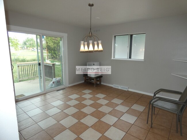 Building Photo - 910 37th St