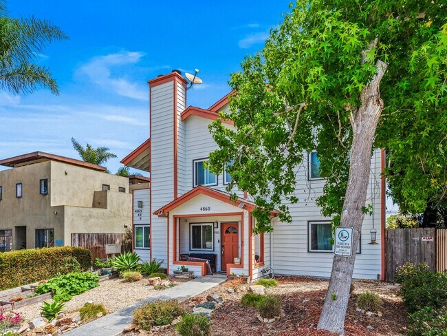 Foto del edificio - Spacious 3 Bed / 3 Bath Ocean Beach Townhome with Private Patio & Garage - Available NOW