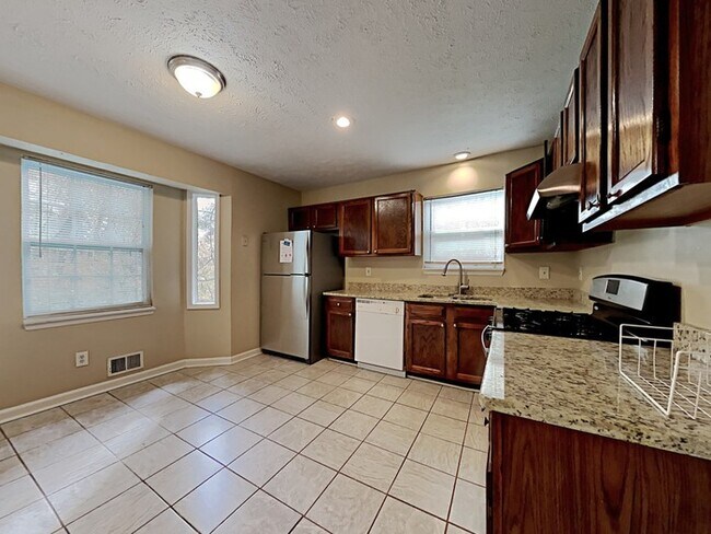 Building Photo - 2800 Alexandria Dr SW