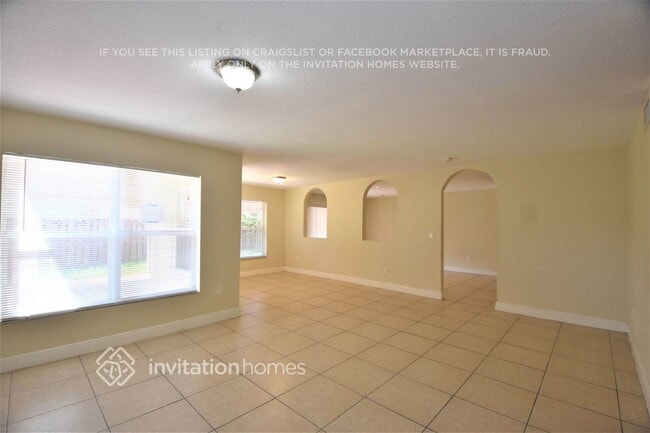 Building Photo - 1095 SW 135th Pl