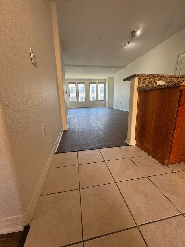 Foto del edificio - Amazing Downtown Unit Available For Rent!!!