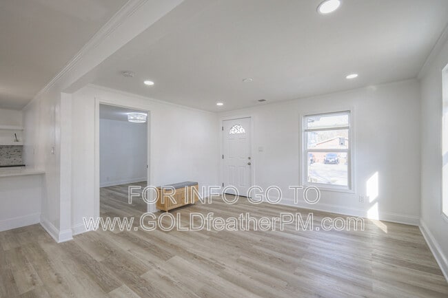 Building Photo - 1707 17th Ave N