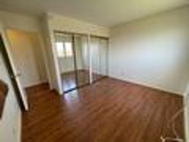 Building Photo - Townhouse Rental - 2 Bedroom, 1.5 Bathroom...
