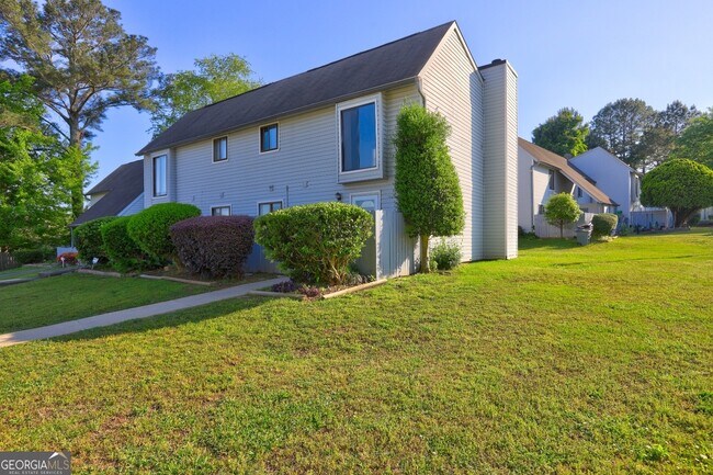 Foto del edificio - 288 Country Club Dr